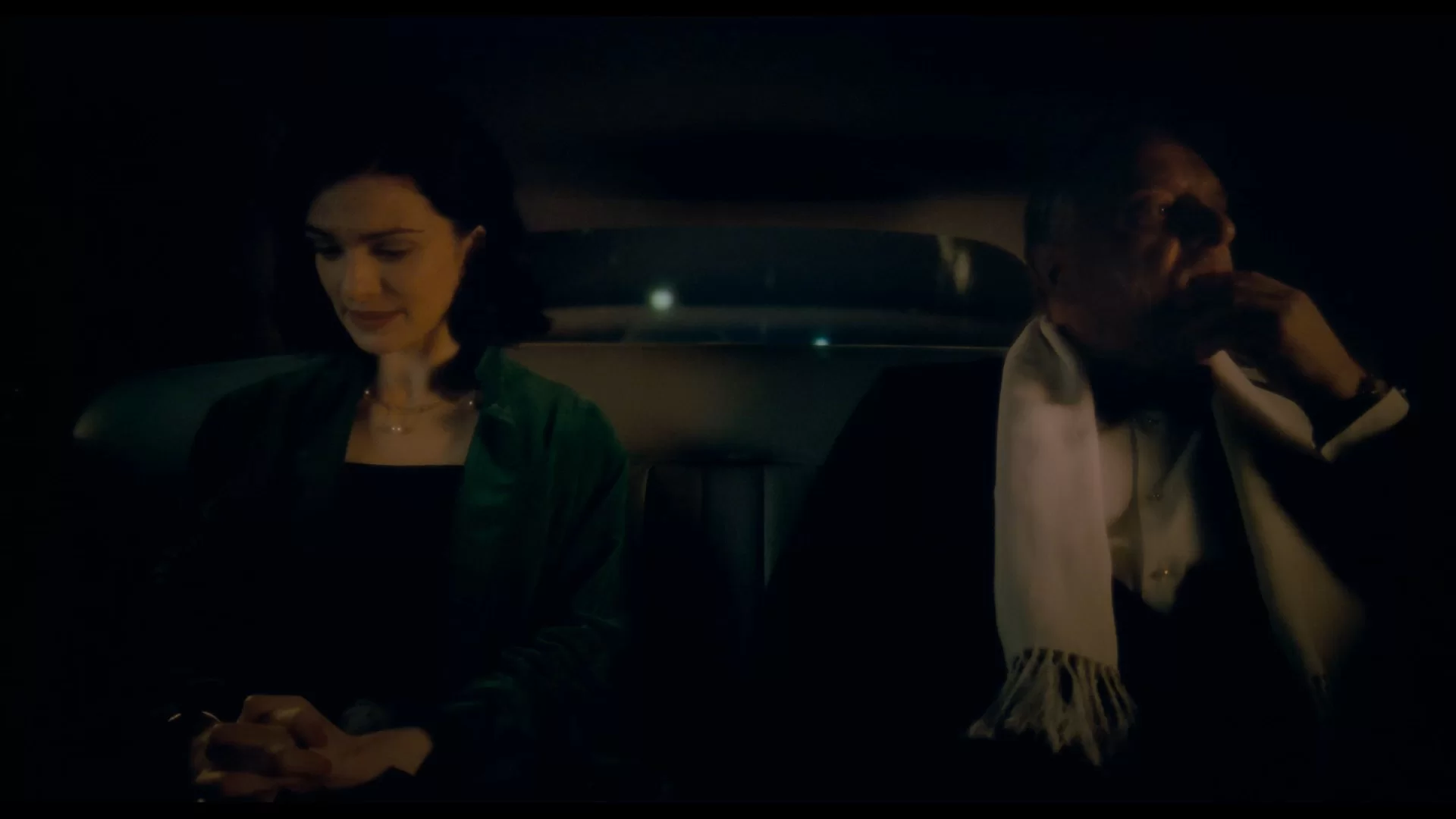 02 - The.Deep Blue Sea 2011 VIE 1080p.Remux AVC DTS-HD MA 5.1.mkv_snapshot_00.28.58.958.webp