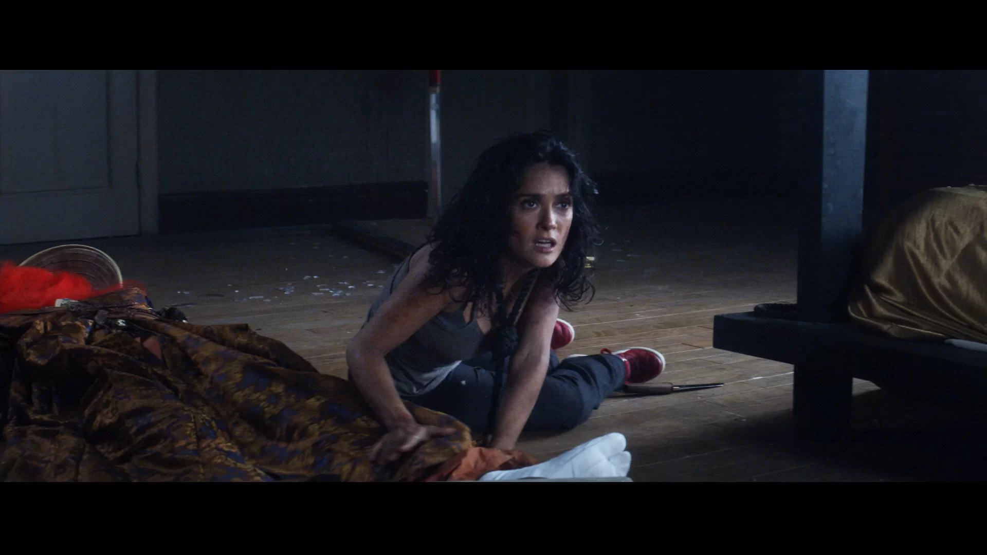03 - Everly 2014 Remux Bluray 1080p AVC DTS-HD MA 5.1 - EFPG.mkv_snapshot_01.14.51.404.webp