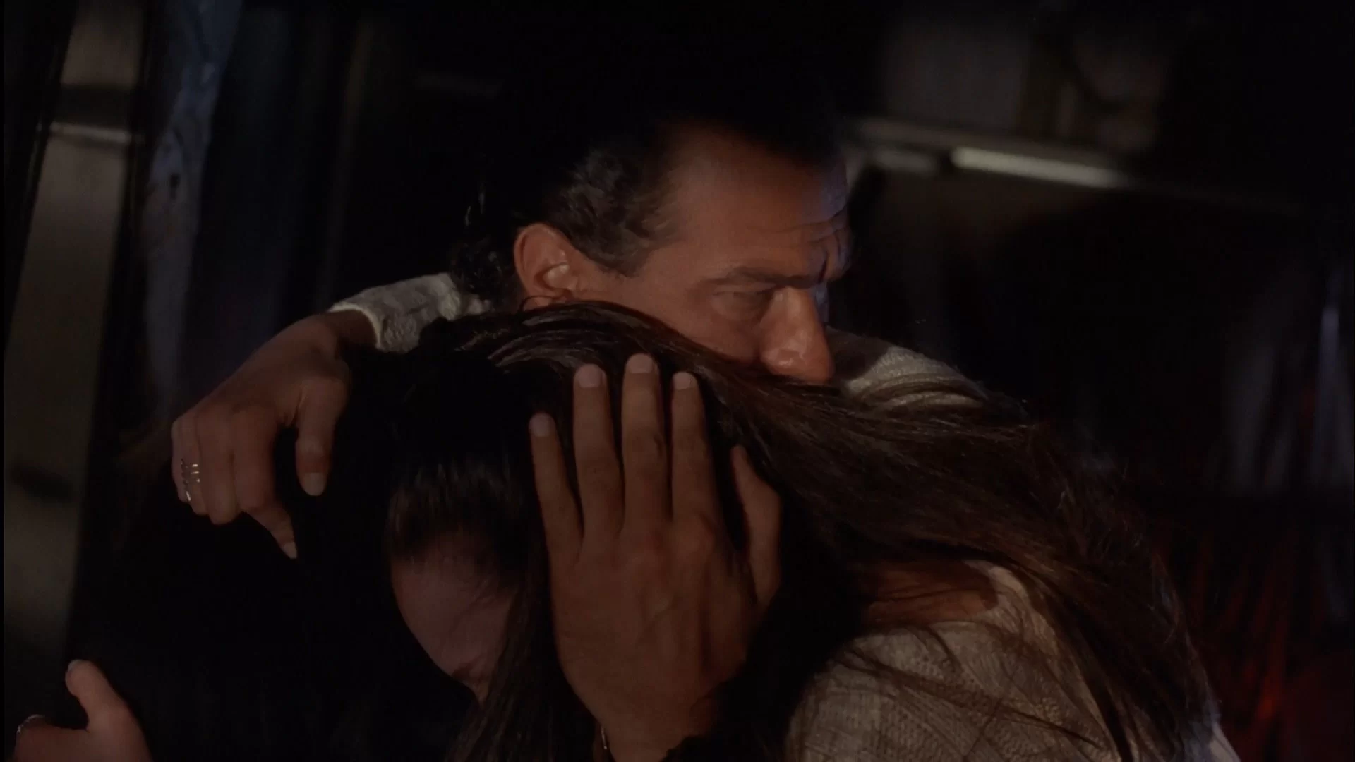 03 - Under Siege 2 Dark Territory 1995 BluRay 1080p Remux.mkv_snapshot_01.35.43.094.webp