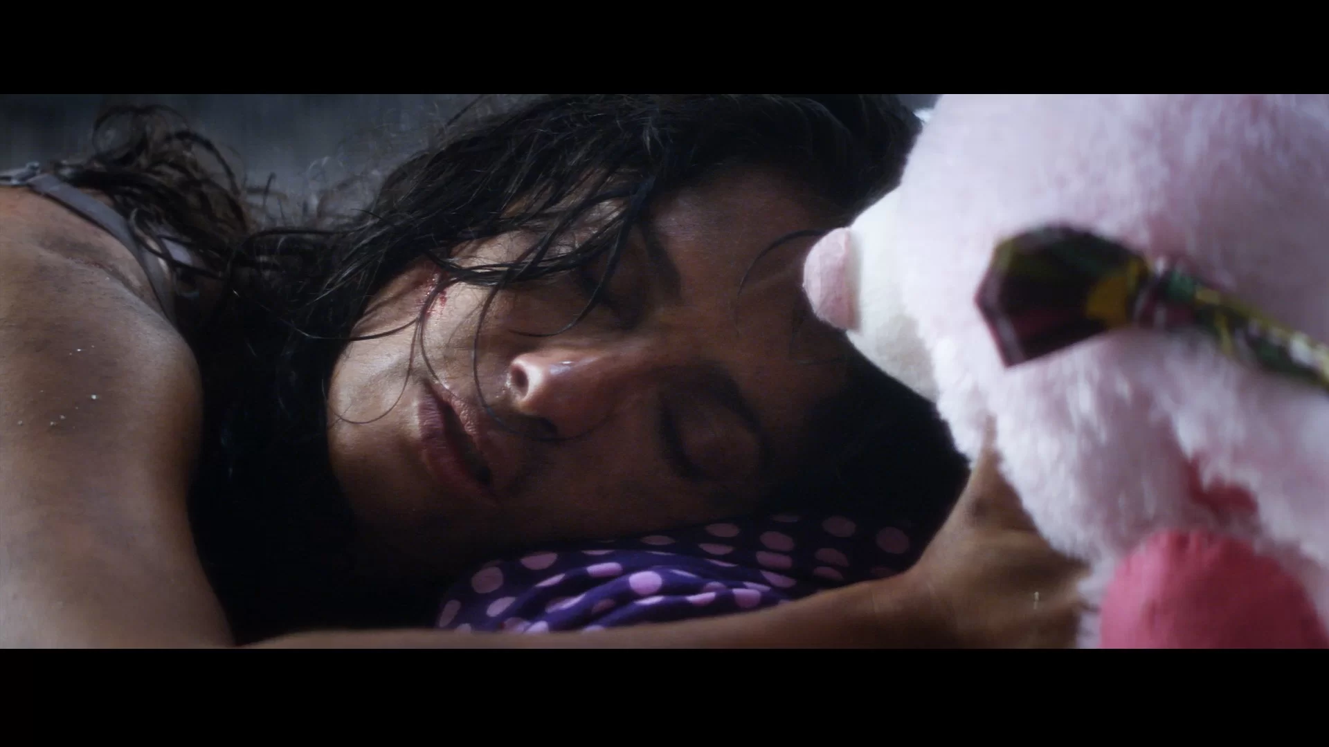 04 - Everly 2014 Remux Bluray 1080p AVC DTS-HD MA 5.1 - EFPG.mkv_snapshot_01.22.36.618.webp