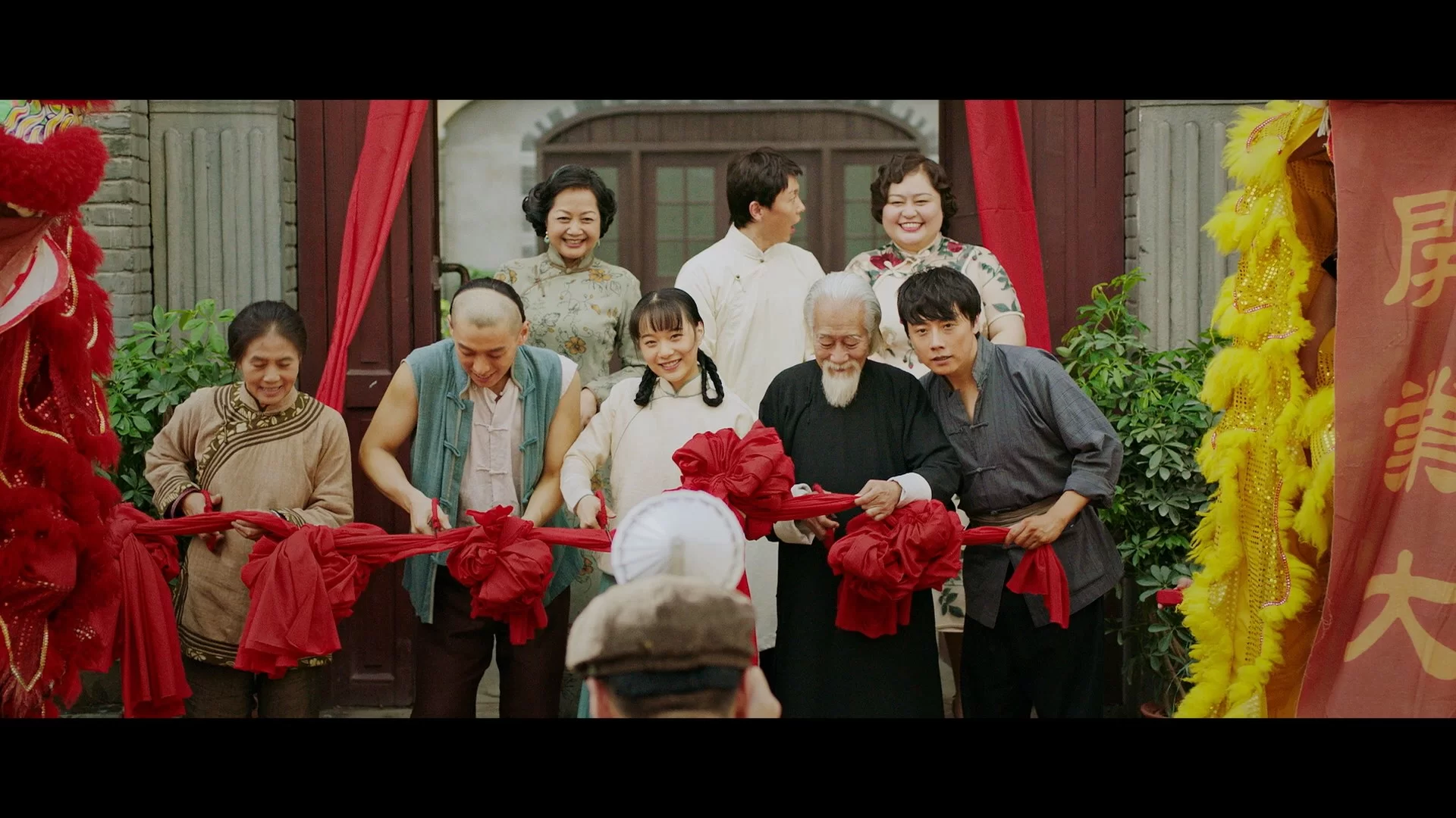 04 - Ip Man The Awakening  2021 1080p BluRay REMUX AVC DTS-HDMA 5.1-TVS.mkv_snapshot_01.17.23...webp