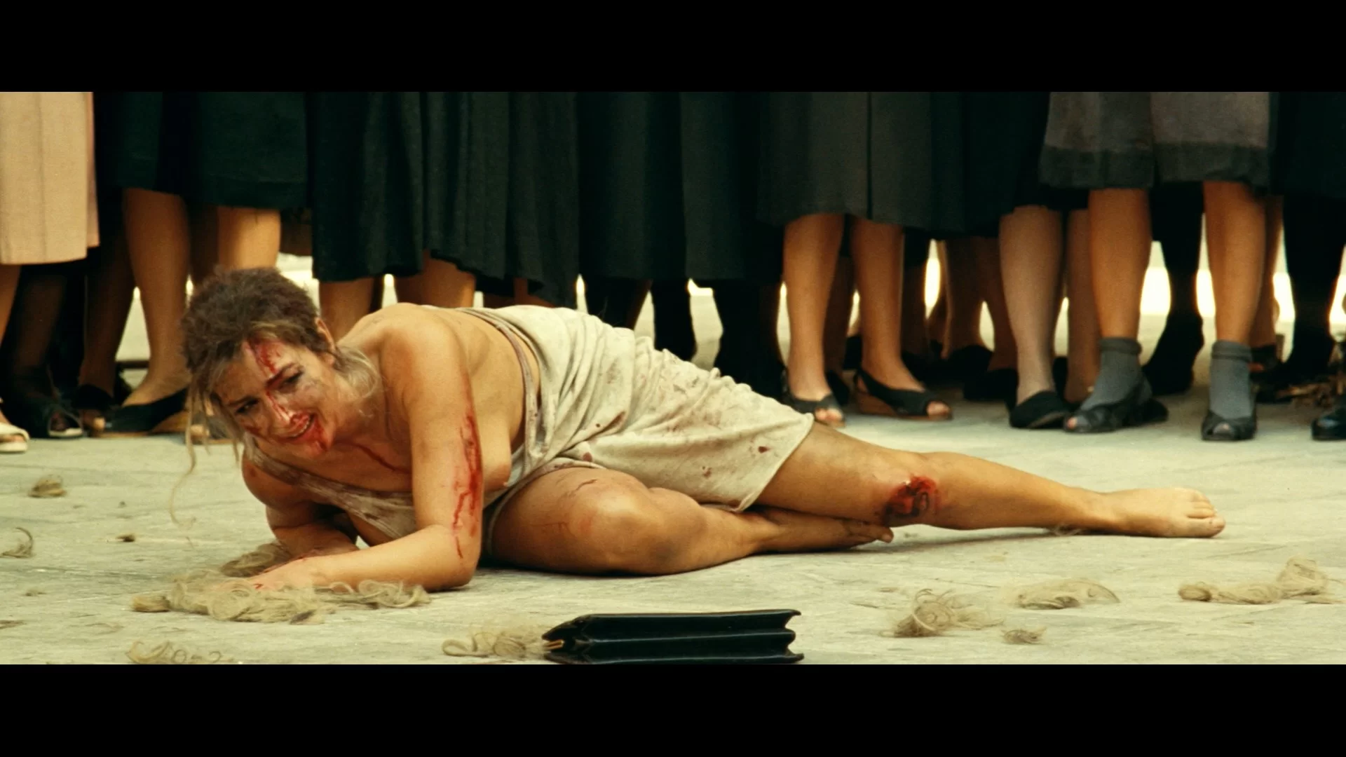 04 - Malena-2000-Uncut-BluRay REMUX 1080p AVC DTS-HD MA5 1-MTeam.mkv_snapshot_01.27.28.410.webp